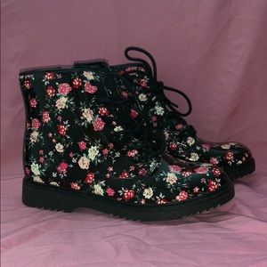 BRAND NEW! Children’s boots.